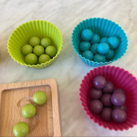 Montessori Math Color Sorting and Tracing Board - Picture 7 of 12